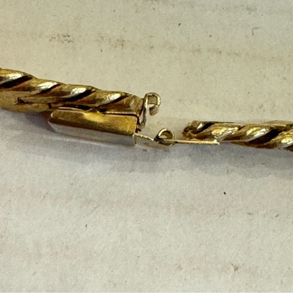 Vintage Necklace Gold Tone Herringbone Flat Chain Collar Costume Jewelry - Picture 12 of 15